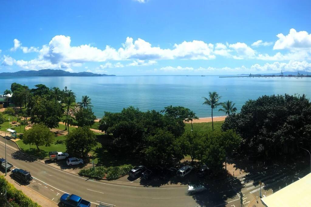 Treat Yourself, Fun In The Sun At The Aquarius Townsville Eksteriør billede