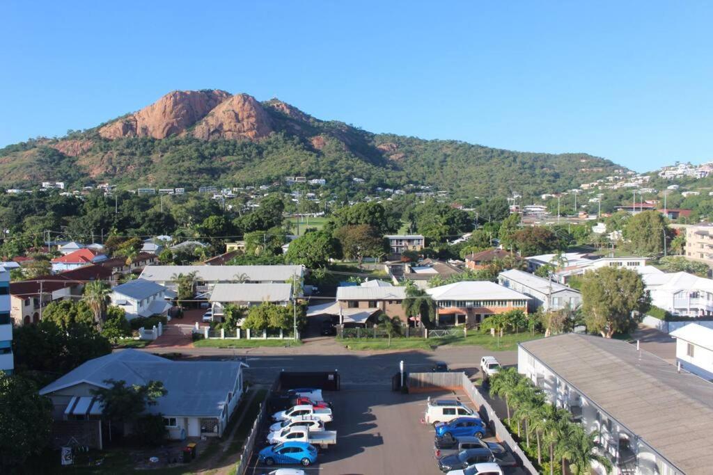 Treat Yourself, Fun In The Sun At The Aquarius Townsville Eksteriør billede